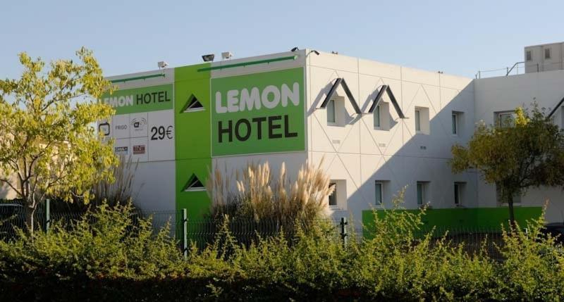 Lemon Hotel Avignon Rochefort Bagian luar foto