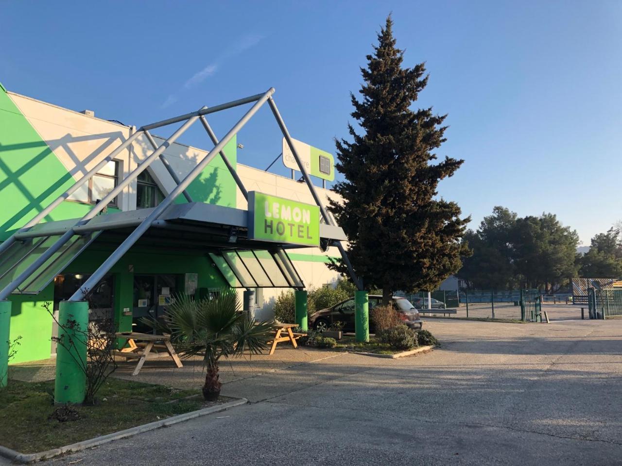 Lemon Hotel Avignon Rochefort Bagian luar foto