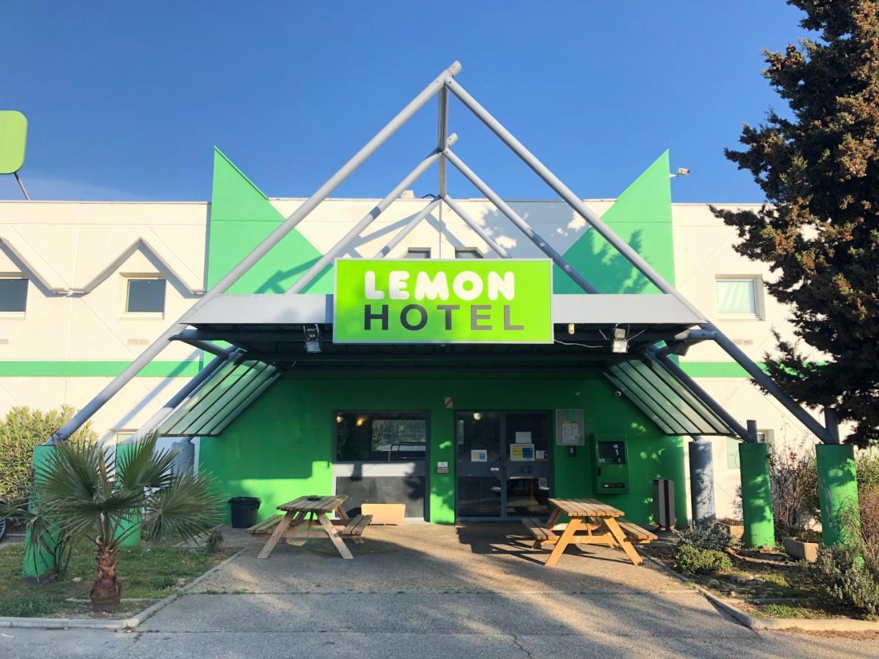 Lemon Hotel Avignon Rochefort Bagian luar foto